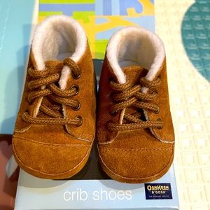 Baby crib shoes size 0